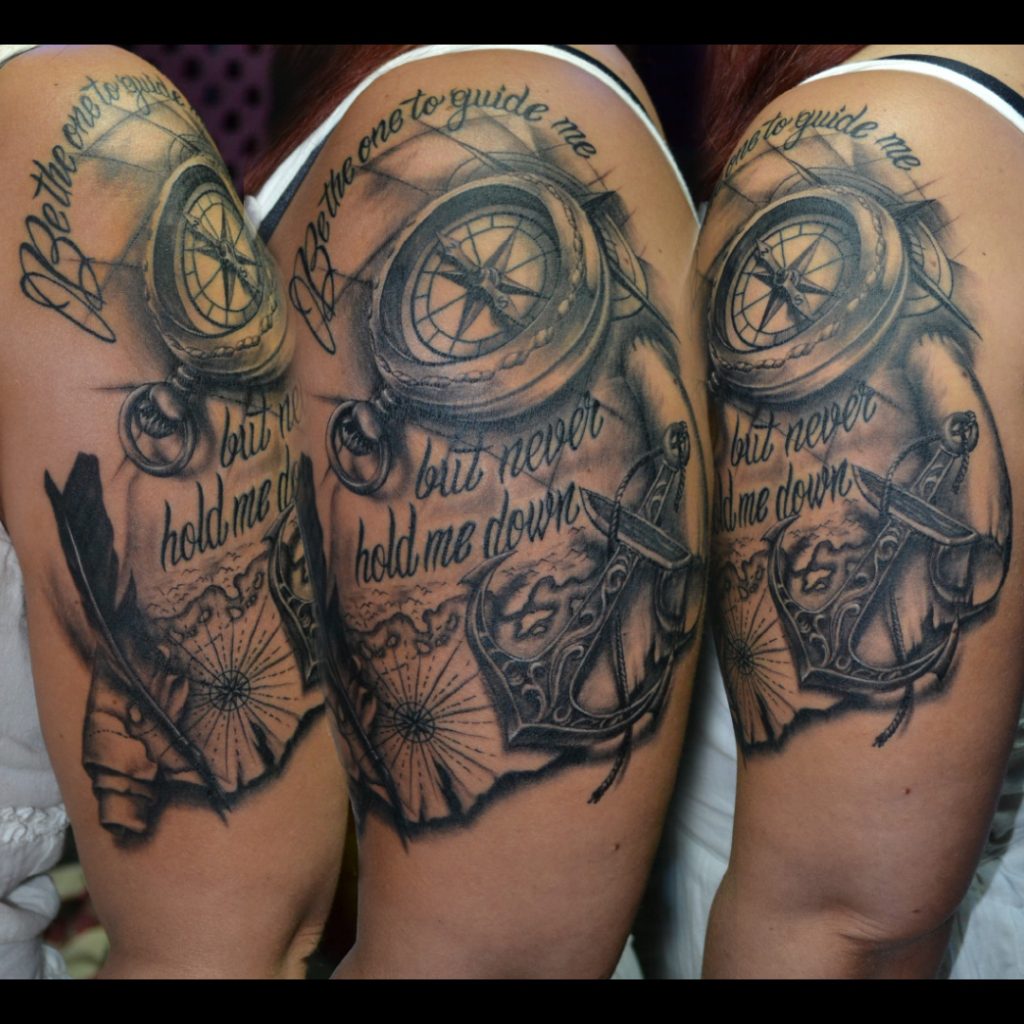 Moka_guest_tattoo_boussole_lettrage