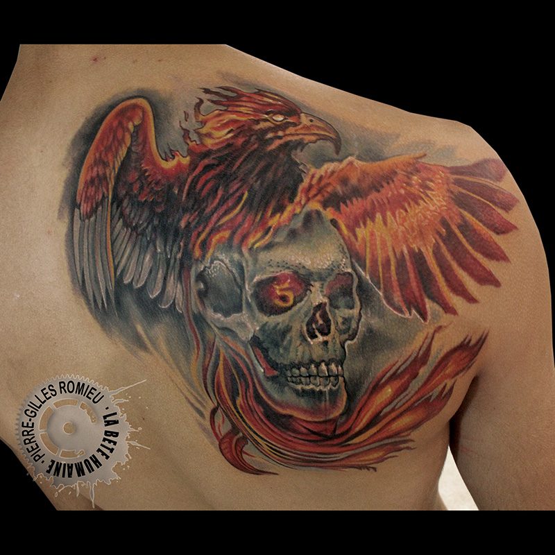 Pierre-Gilles Romieu_la_bete_humaine_tattoo_crane_phoenix_couleur_epaule
