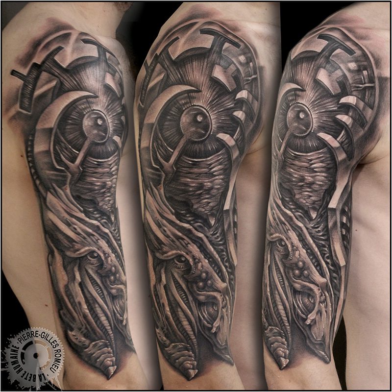 Pierre-Gilles Romieu_la_bete_humaine_tattoo_avant_bras_biomecanique_epaule_noir_gris