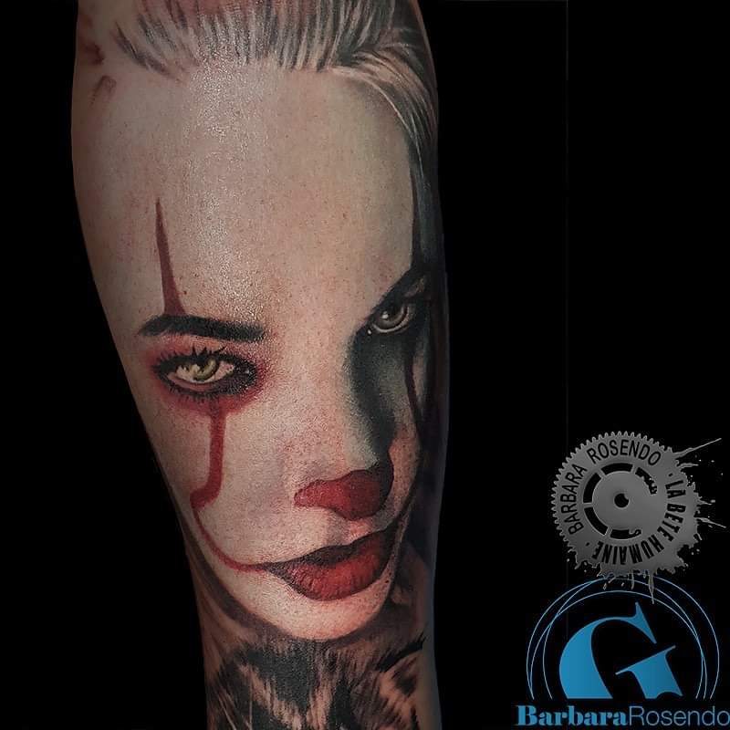 meilleure-tatoueuse-paris-barbara-rosendo-tatouage-portrait-dark-femme-clown-tattoo