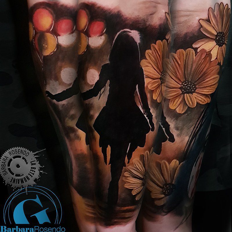 meilleure-tatoueuse-paris-barbara-rosendo-tatouage-silhouette-femme-fleurs-tattoo