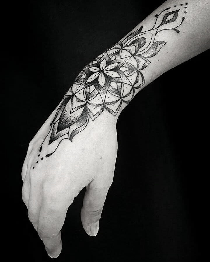 baybay-blondy-tatoueuse-studio-tatouage-paris-bete-humaine