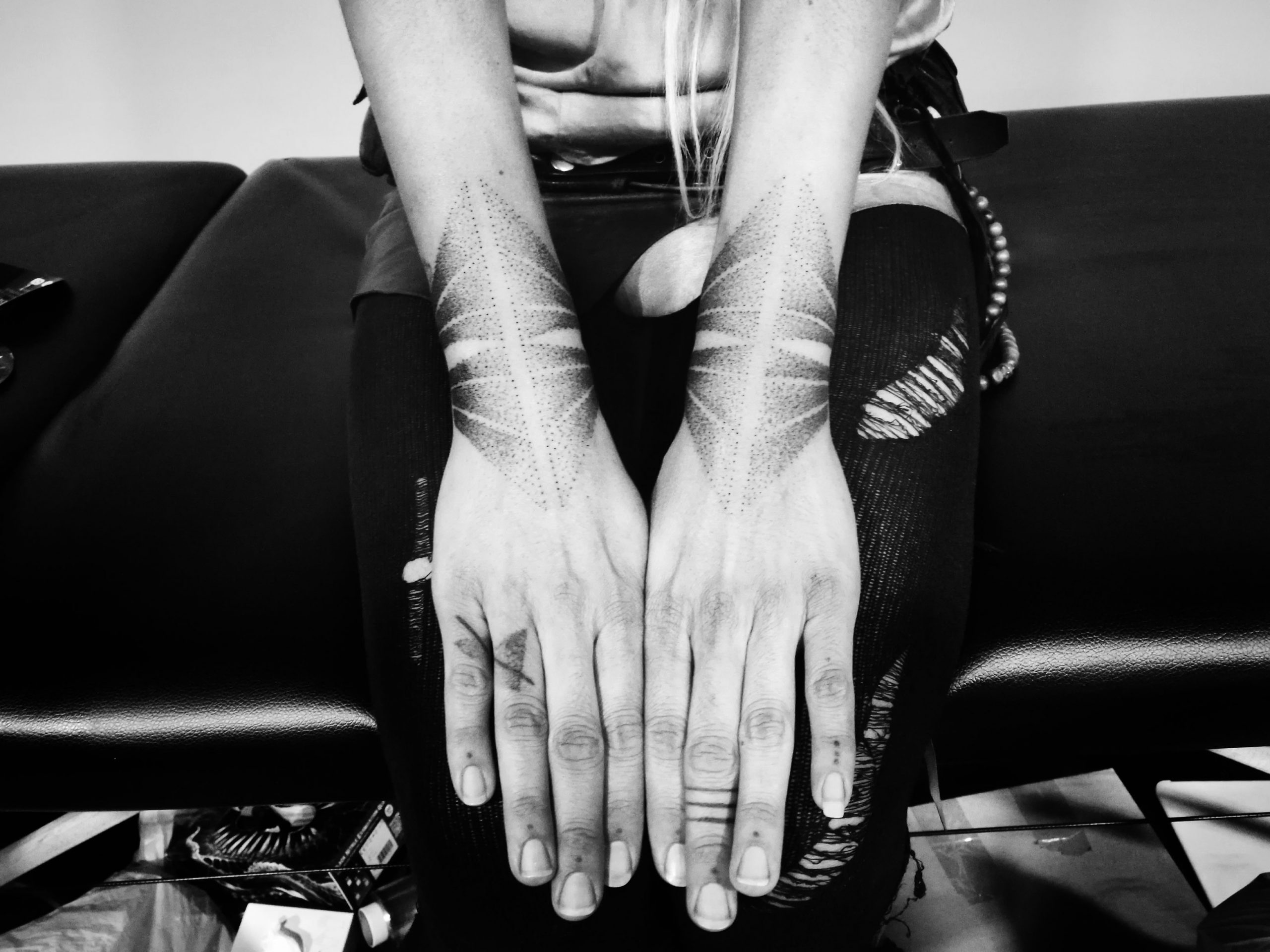 baybay-blondy-tatoueuse-studio-tatouage-paris-bete-humaine