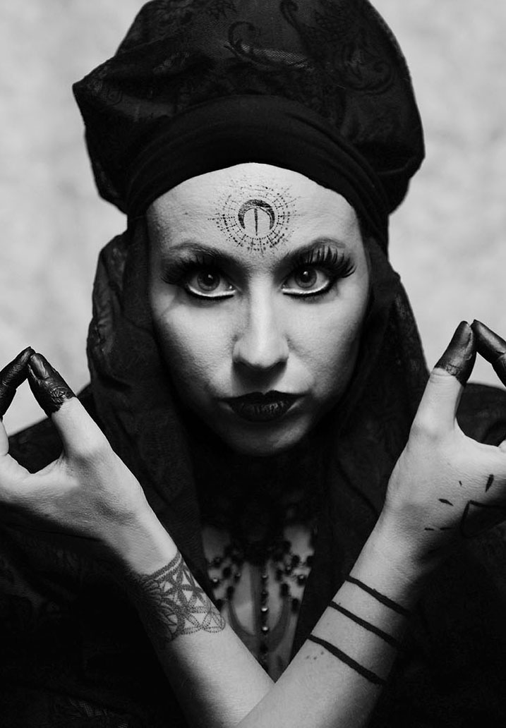 lea-barrier-tatoueuse-studio-tatouage-paris-bete-humaine_1