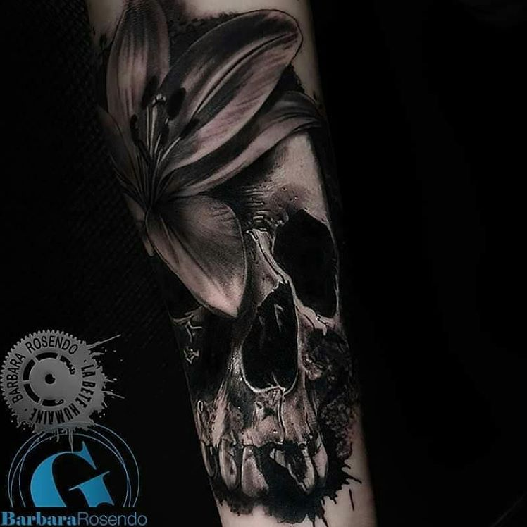 meilleure-tatoueuse-paris-barbara-rosendo-tatouage-crane-skull-fleur-tattoo