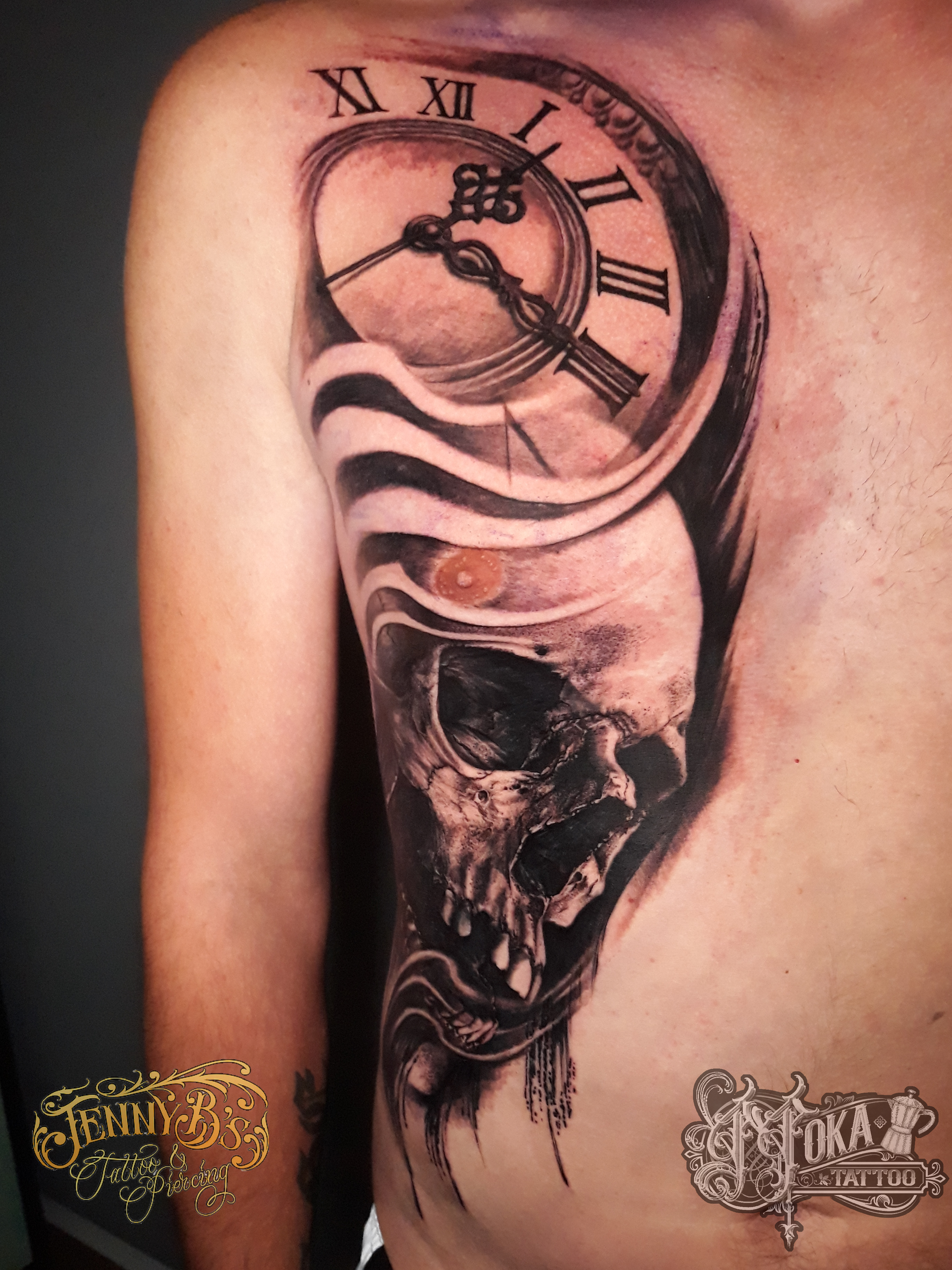 tatoueur-guest-paris-moka-tatouage-crane-horloge-tattoo