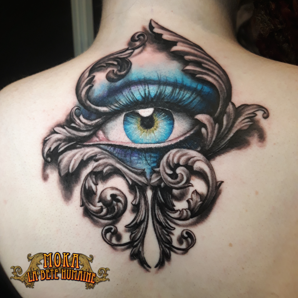 tatoueur-guest-paris-moka-tatouage-oeil-ornements-dos-tattoo