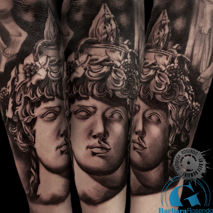 salon-tatouage-paris-bete-humaine-tattoo-statue_4