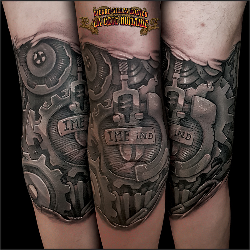 meilleur-tatoueur-paris-pierre-gilles-romieu-tatouage-coude-biomecanique-lettrages-tattoo