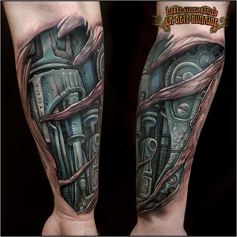 meilleur-tatoueur-paris-pierre-gilles-romieu-tatouage-avant-bras-biomeca-tattoo