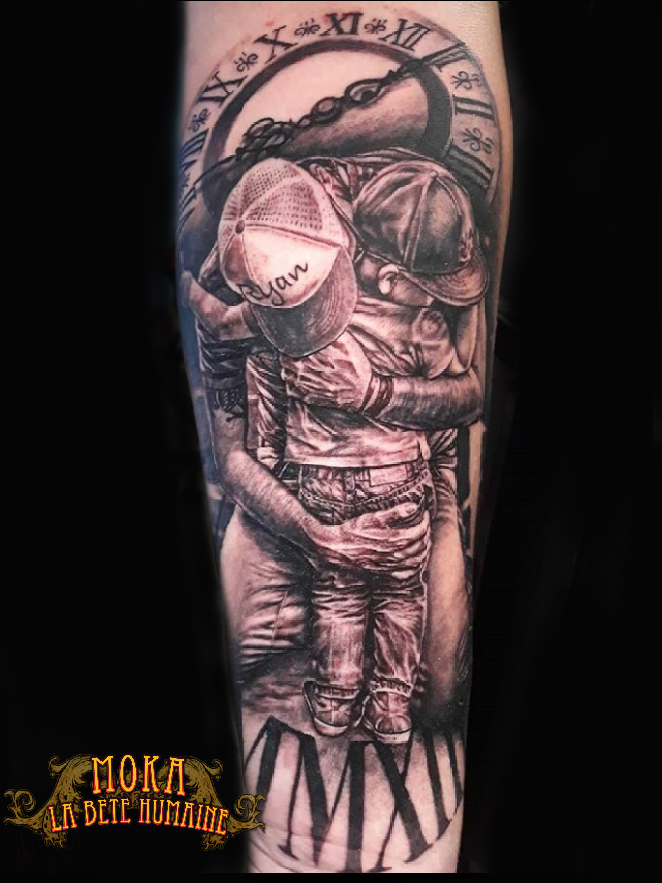 moka-tatoueur-paris-realiste-style-realisme-tatouage-tattoo-calin-lettrage-horloge