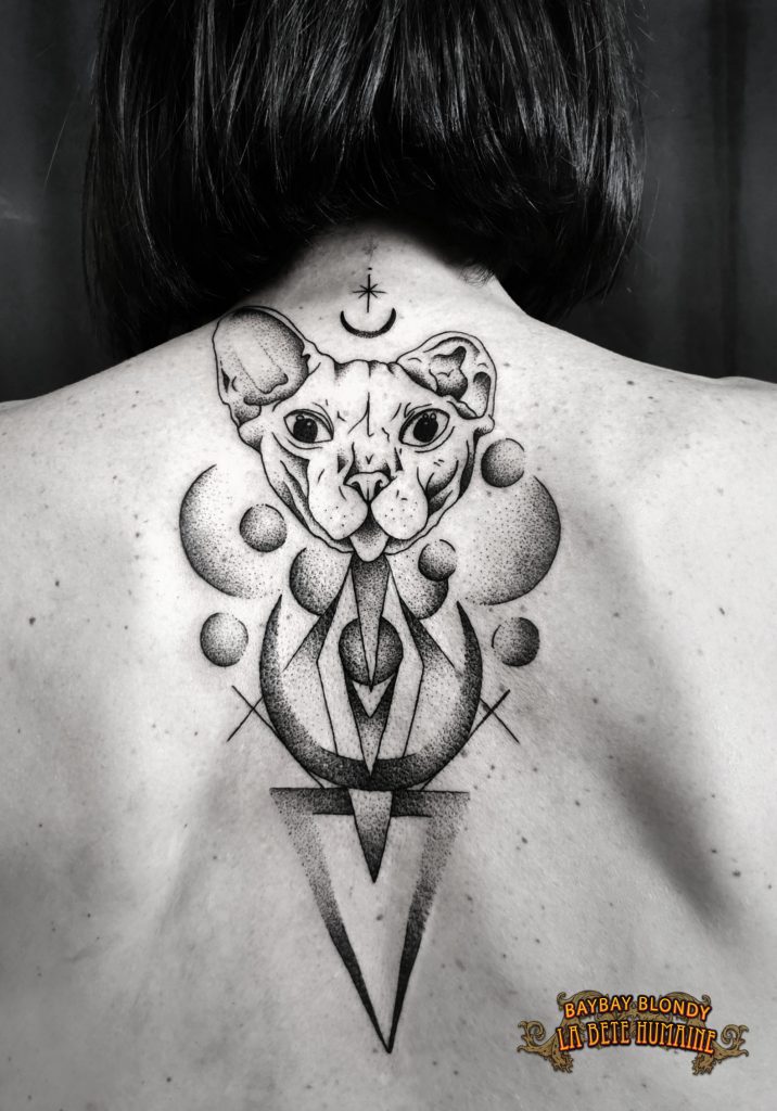 tatoueuse-paris-baybay-blondy-tatouage-tattoo-dotwork-geometrie-ornemental-black-work