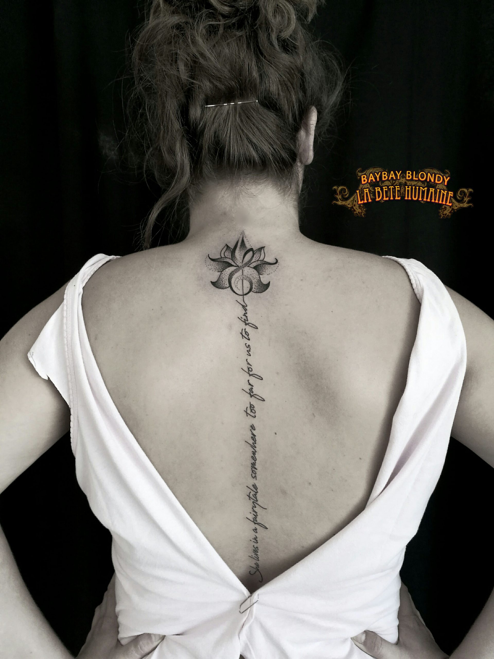tatoueuse-paris-baybay-blondy-tatouage-tattoo-dotwork-geometrie-ornemental-black-work
