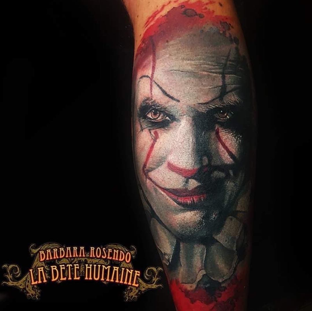 meilleure-tatoueuse-paris-barbara-rosendo-tatouage-tattoo-portrait-clown-realiste