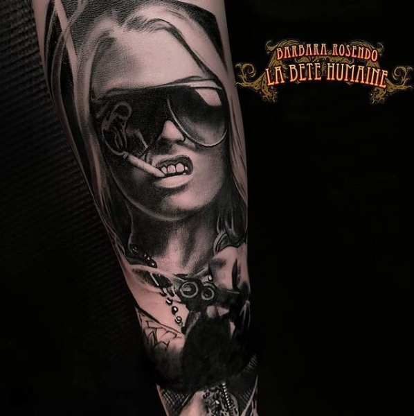 meilleure-tatoueuse-paris-barbara-rosendo-tatouage-tattoo-femme-cigarette