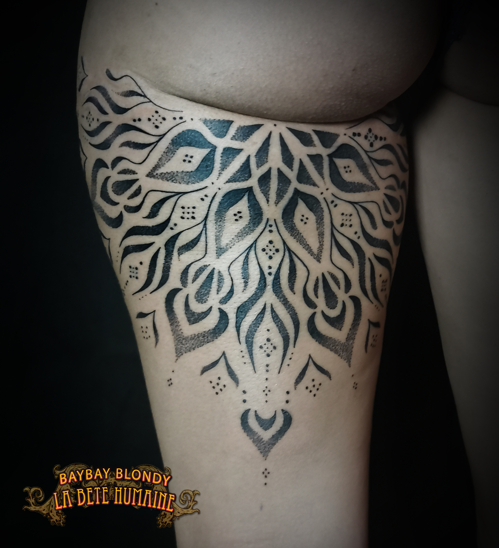 4-tatoueuse-guest-paris-baybay-blondy-tatouage-tattoo-fesse