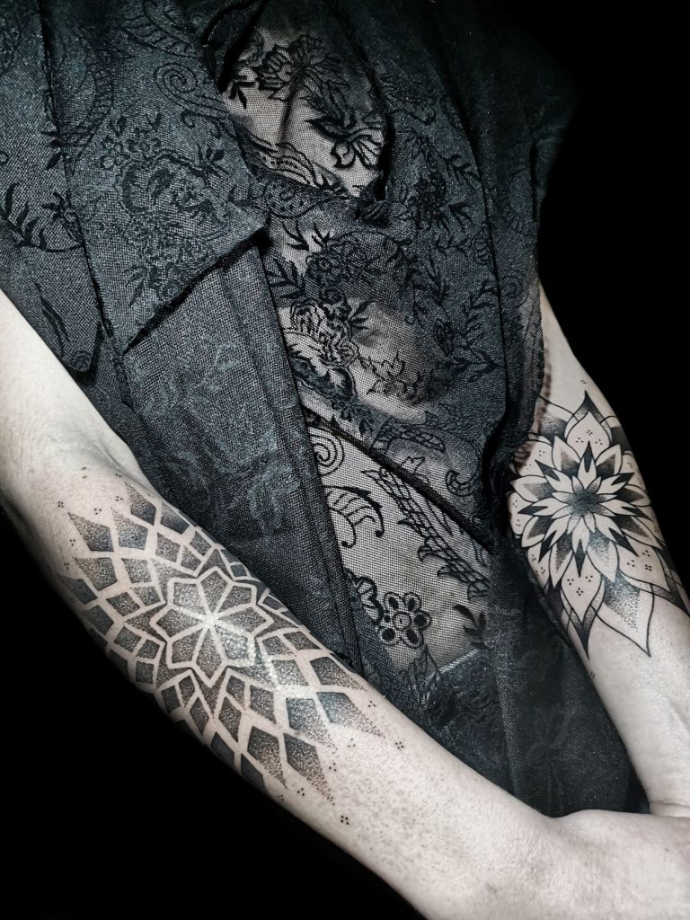 9-tatoueuse-guest-paris-baybay-blondy-tatouage-tattoo-mandalas