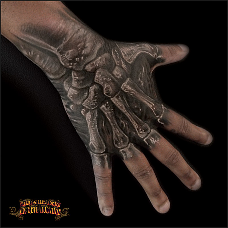 meilleur-tatoueur-paris-pierre-gilles-romieu-tatouage-tattoo-os-main