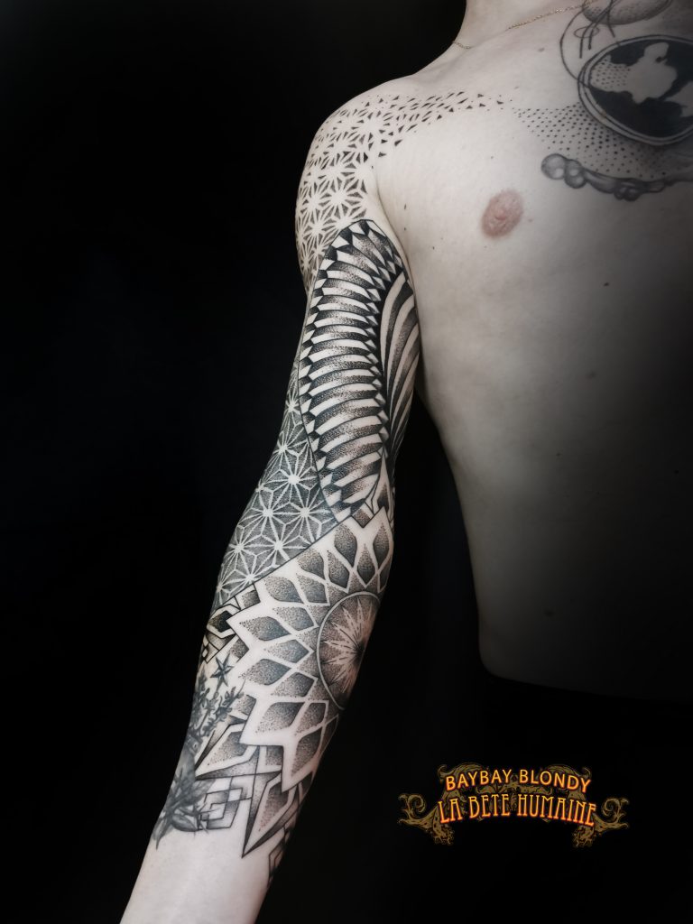 tatoueuse-guest-paris-baybay-blondy-tatouage-tattoo-bras-dot
