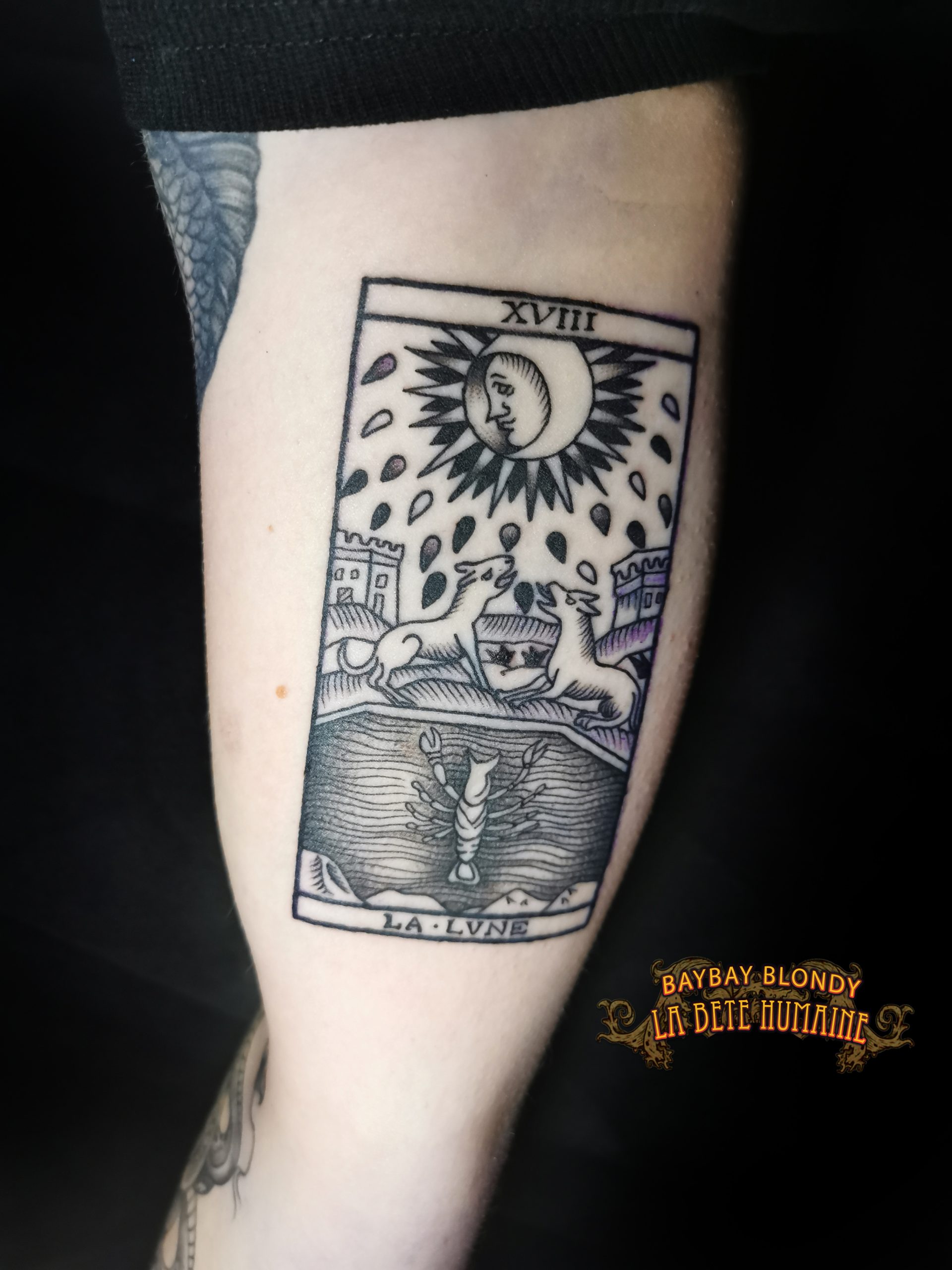 tatoueuse-guest-paris-baybay-blondy-tatouage-tattoo-tarot-lune