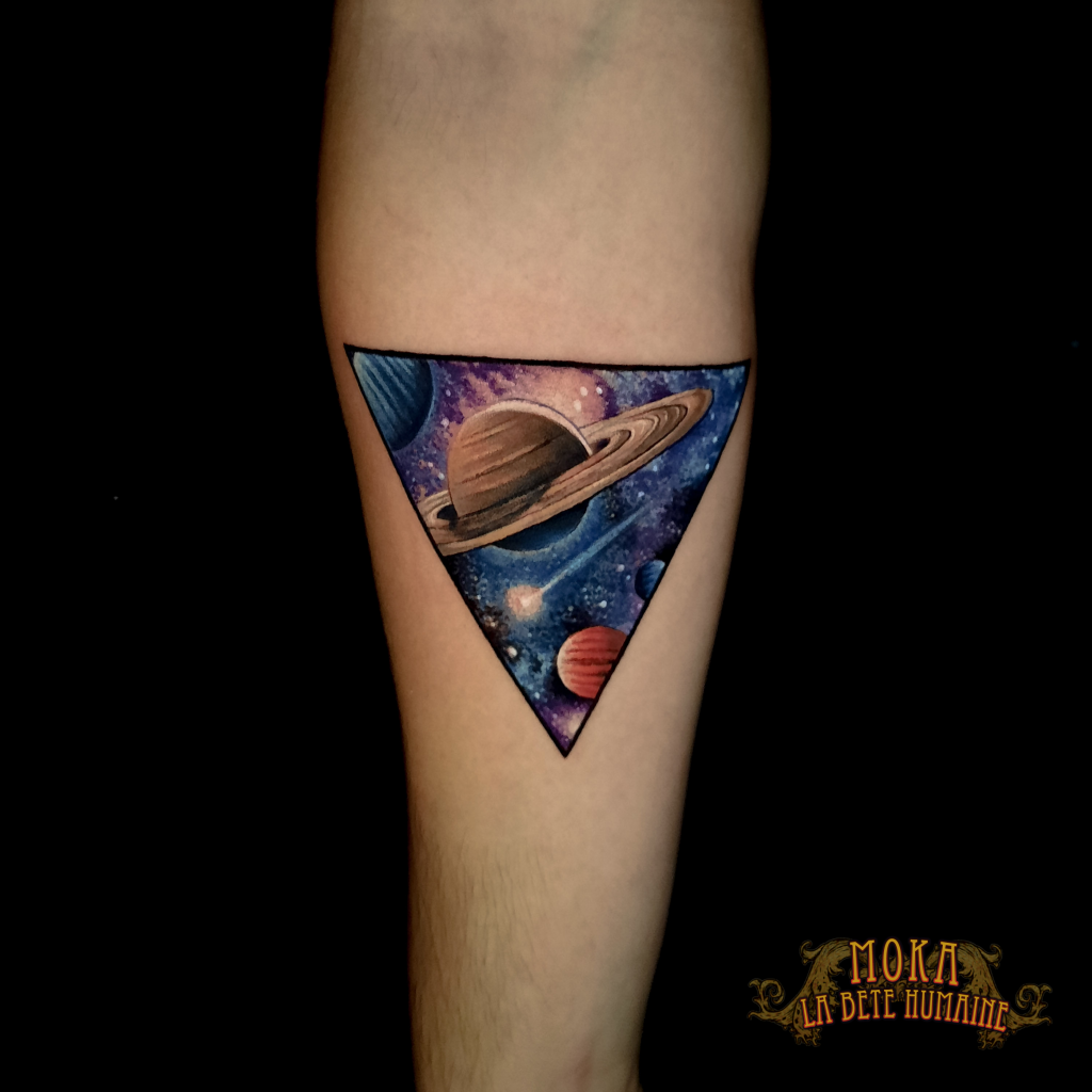 moka-tatoueur-paris-realiste-style-realisme-tatouage-tattoo-saturne
