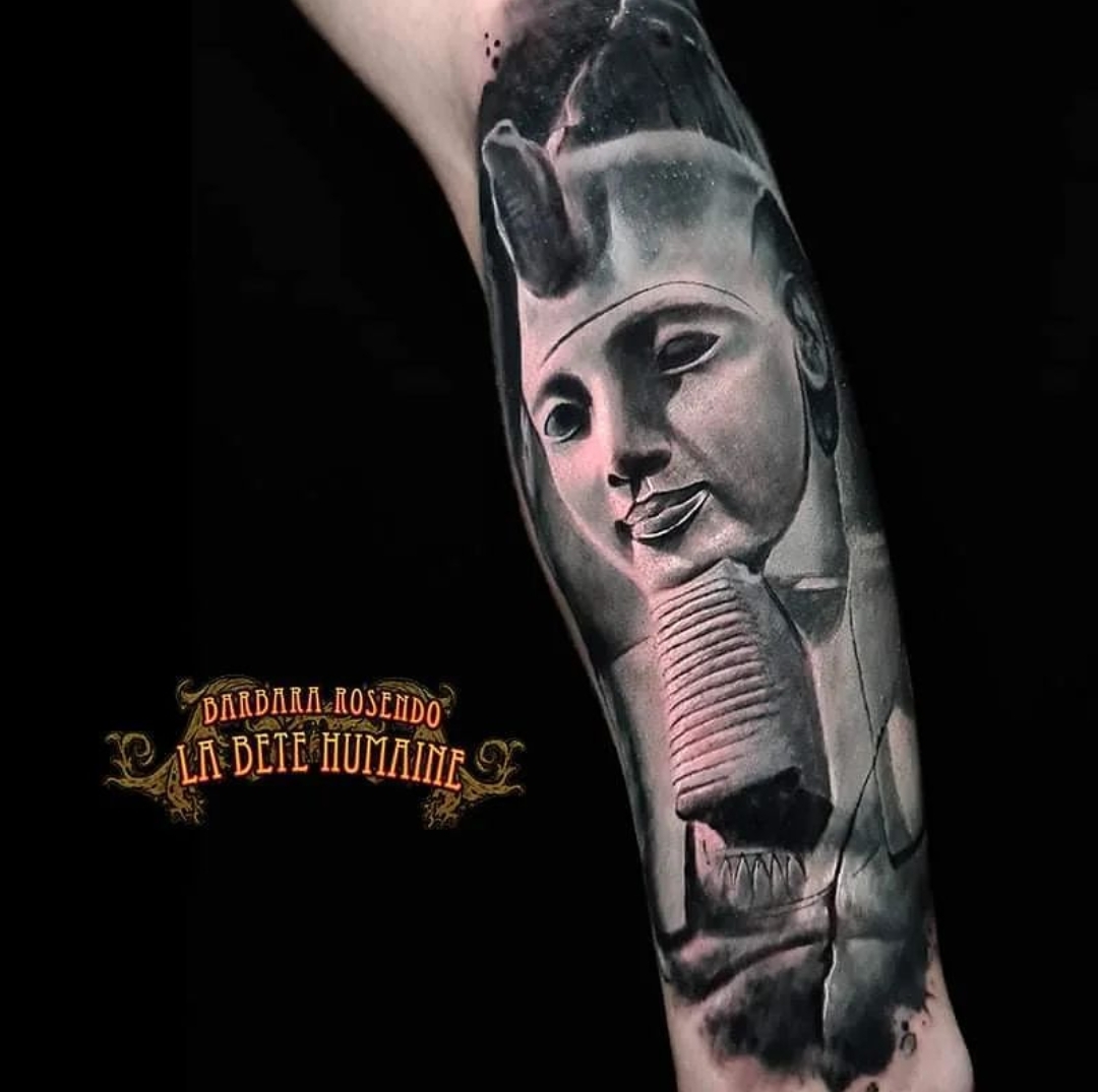 meilleure-tatoueuse-paris-barbara-rosendo-tatouage-tattoo-sarcophage-pharaon