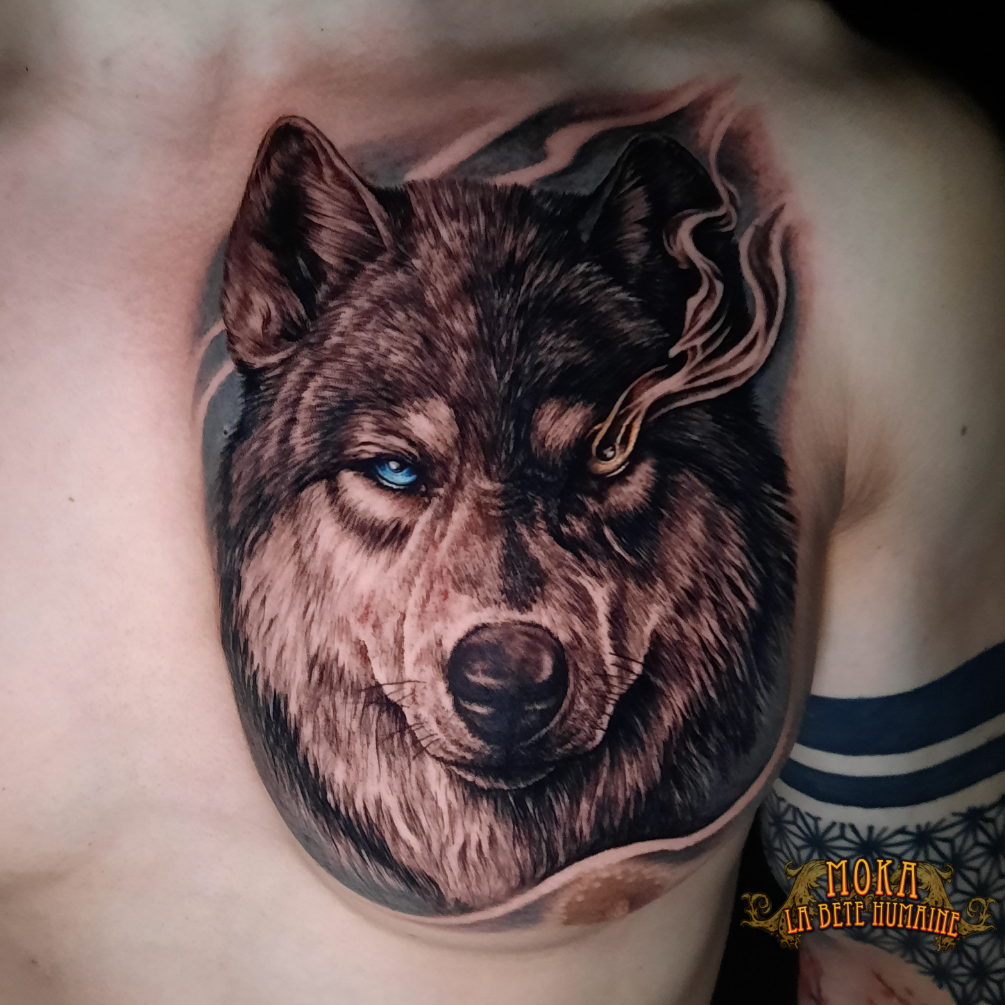 moka-tatoueur-paris-realiste-style-realisme-tatouage-tattoo-loup-fumee