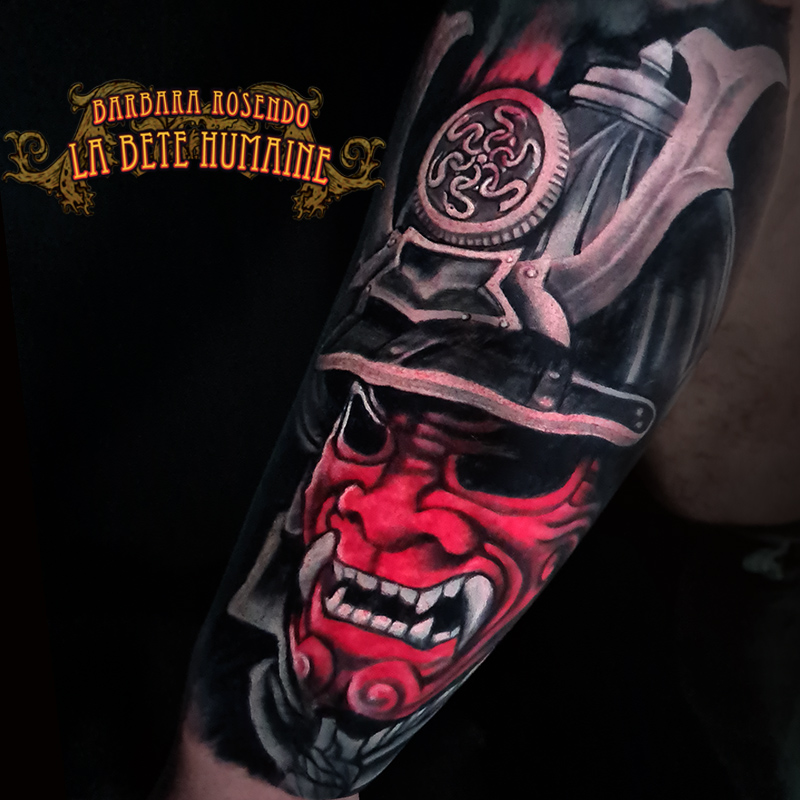 Barbara Rosendo, tatoueuse à Paris - Masque rouge de samouraï japonais