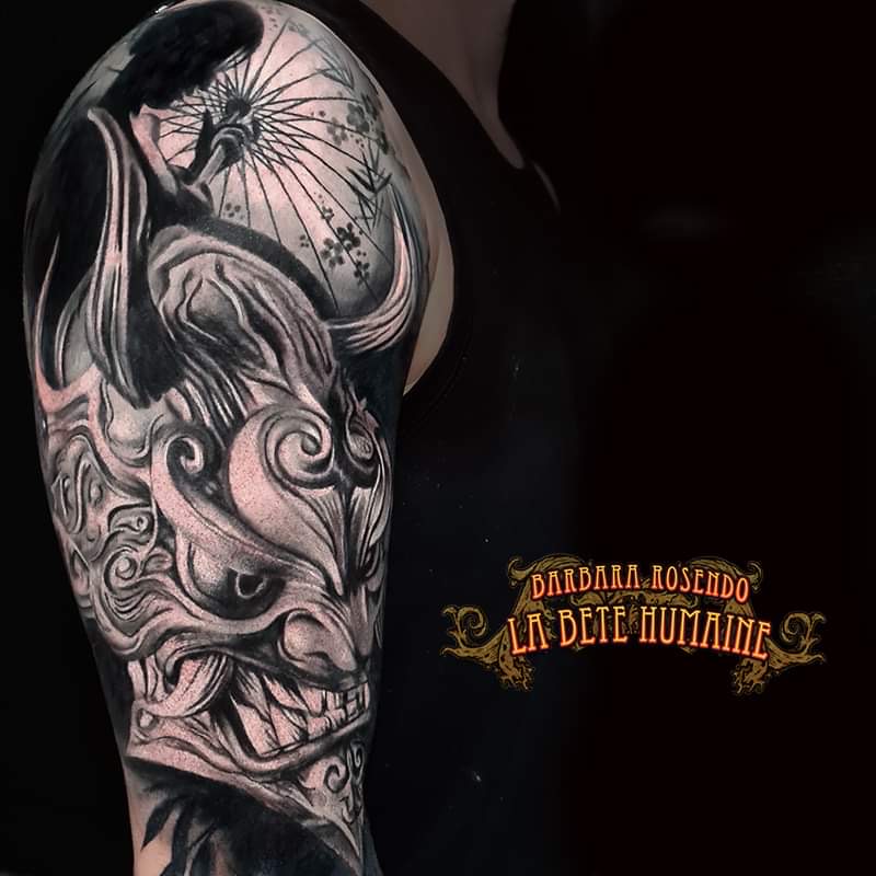 Barbara Rosendo, tatoueuse à Paris - Masque japonais surplombé par une ombrelle