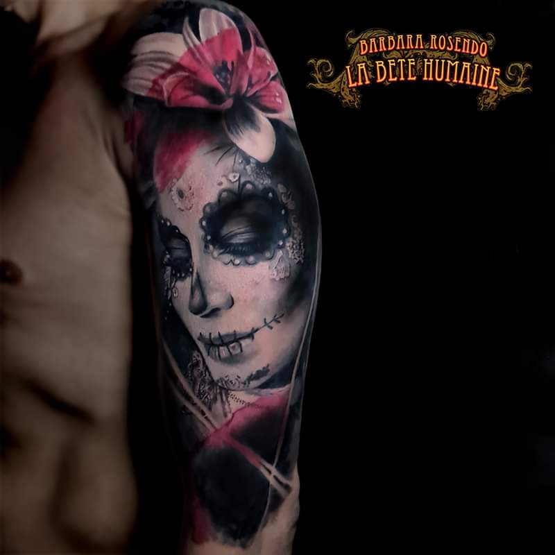 Barbara Rosendo, tatoueuse à Paris - Portrait de Catrina à coiffe fleurie tatoué façon réaliste