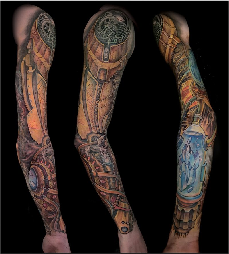 Pierre-Gilles Romieu, tatoueur à Paris - Bras biomécanique à cristaux, en couleurs et façon steampunk