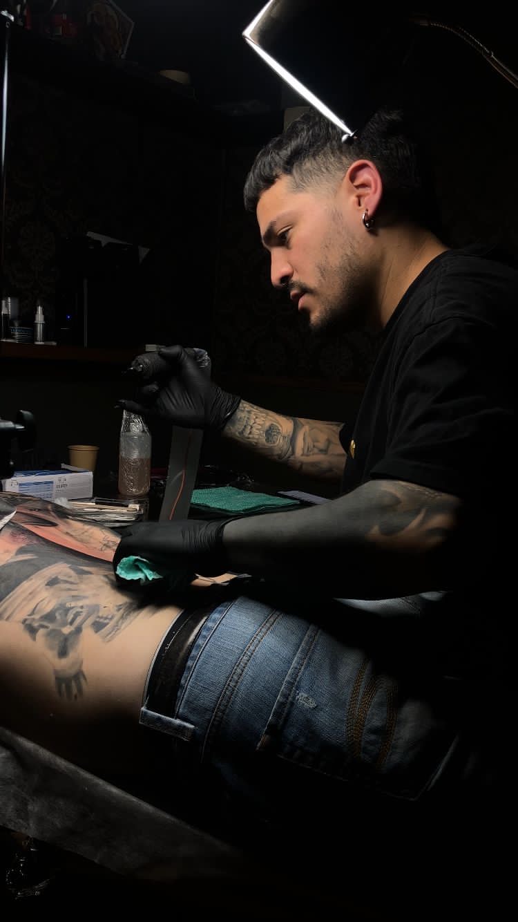 guest_du_tatoueur_lucas_gneis_au_studio_de_tatouage_a_paris_la_bete_humaine_0