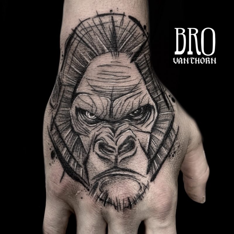 Portrait de gorille tatoué façon sketchy par Bro Vanthorn