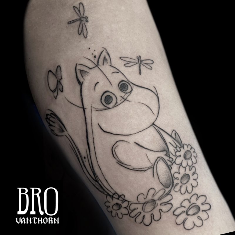 Tatouage de Moumin façon sketchy réalisé par Bro Vanthorn
