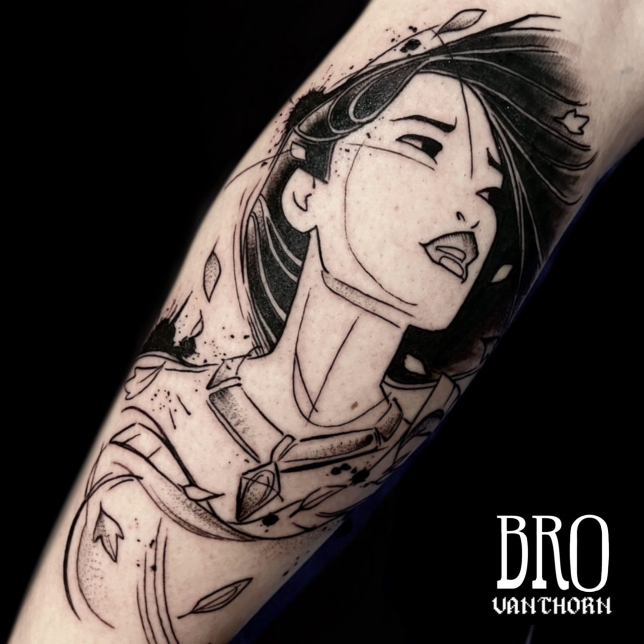 Portrait de Pocahontas version Disney tatoué par Bro Vanthorn