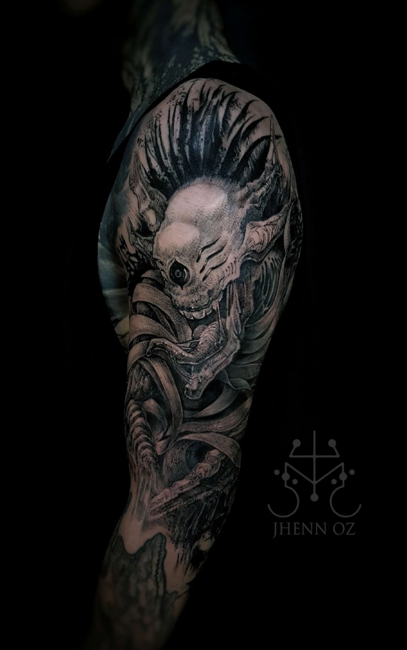Tatouage funèbre à un seul œil réalisé par Jhenn Oz