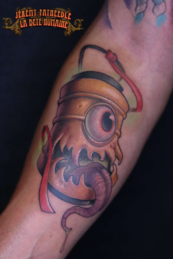 Lanterne monoculaire new school tatouée par Jérémy Fatneedle