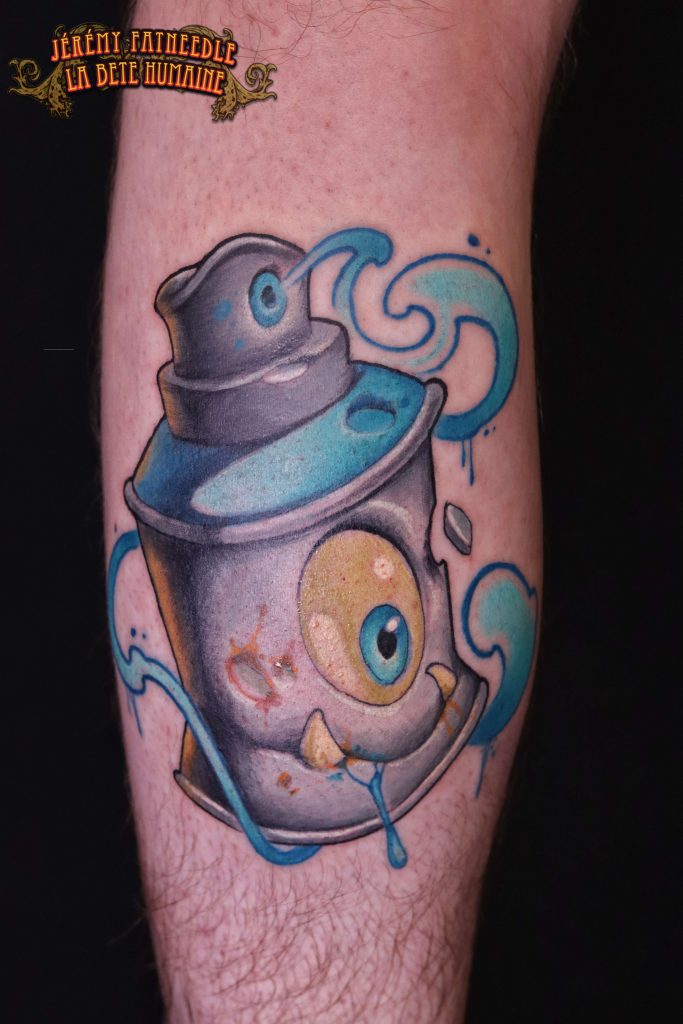 Bombe de peinture new school à un œil tatouée par Jérémy Fatneedle