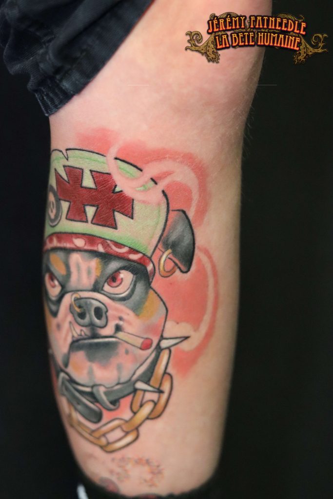 Clébard new school patibulaire tatoué par Jérémy Fatneedle
