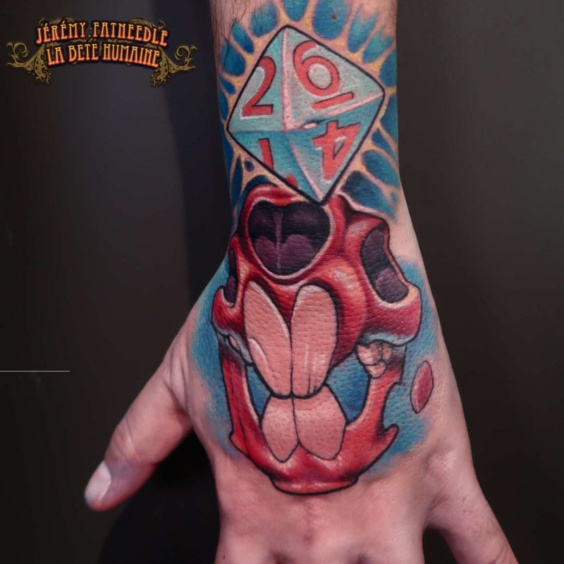 Skull new school rouge tatoué par Jérémy Fatneedle