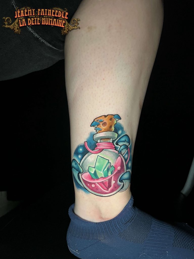 Ballon de laboratoire new school tatoué par Jérémy Fatneedle