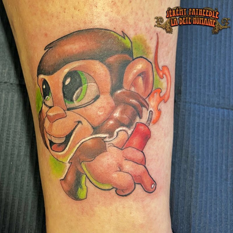 Singe new school à dynamite tatoué par Jérémy Fatneedle