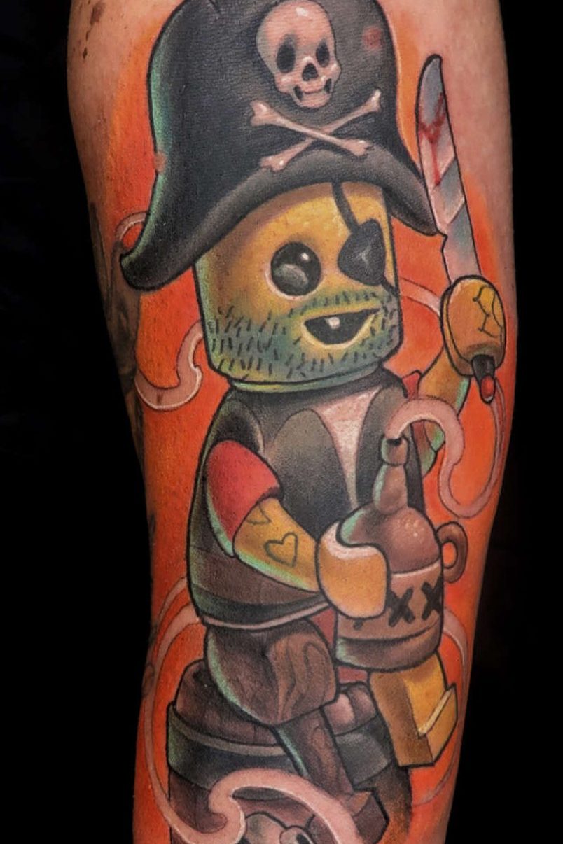 Figurine Lego pirate new school tatouée par Jérémy Fatneedle